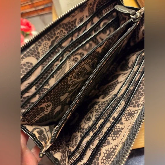 Black Heart-Accent Zip Wallet - Women Bags - Picture 5 of 5